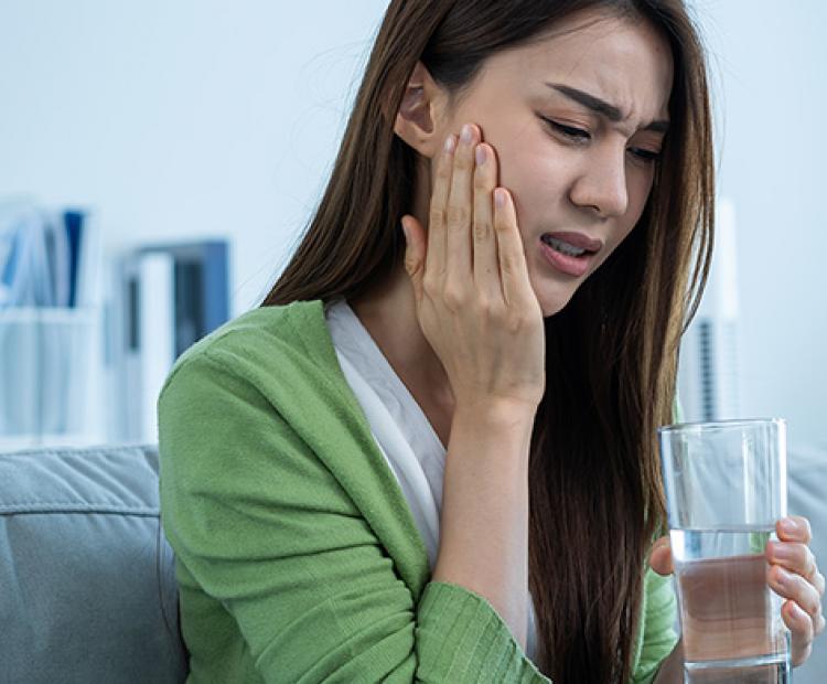 Woman with toothache