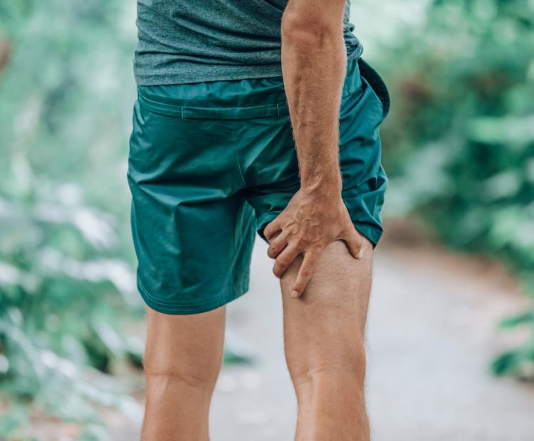 Main with pain in buttocks