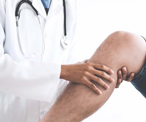 Doctor examining patient's knee