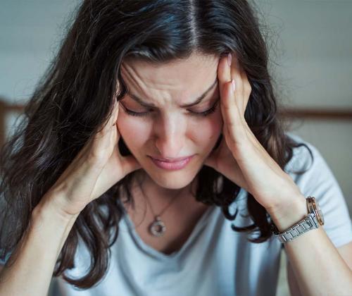 Woman experiencing brain fog